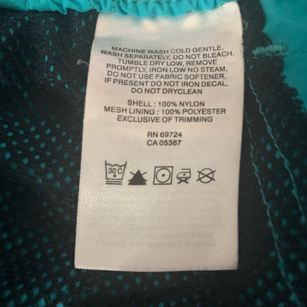 Two pair of women’s Columbia hiking shorts - Picture 12 of 12